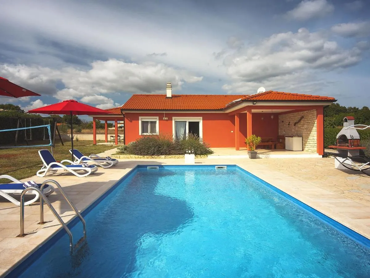 Villa With Pool 1 Km From The Beach Rebici
