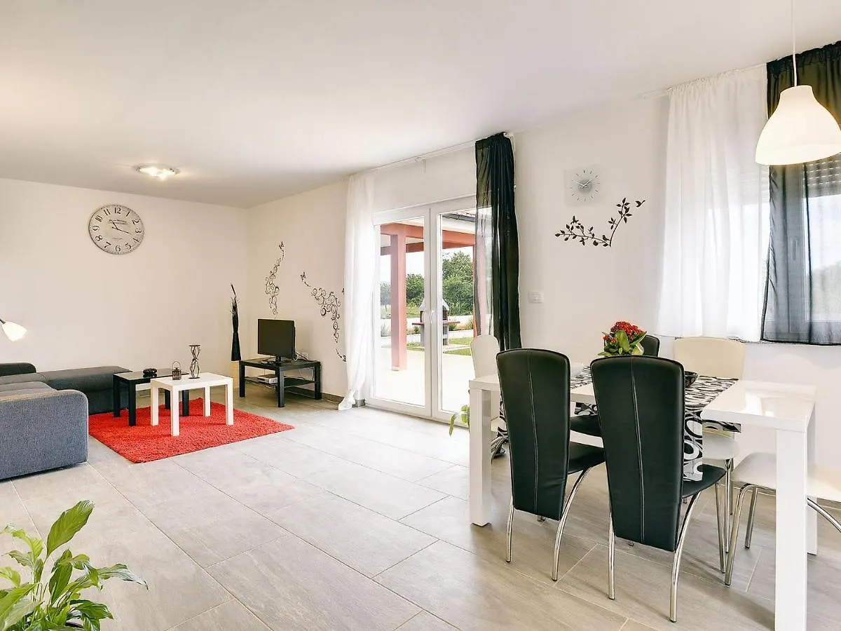 Villa With Pool 1 Km From The Beach Rebici