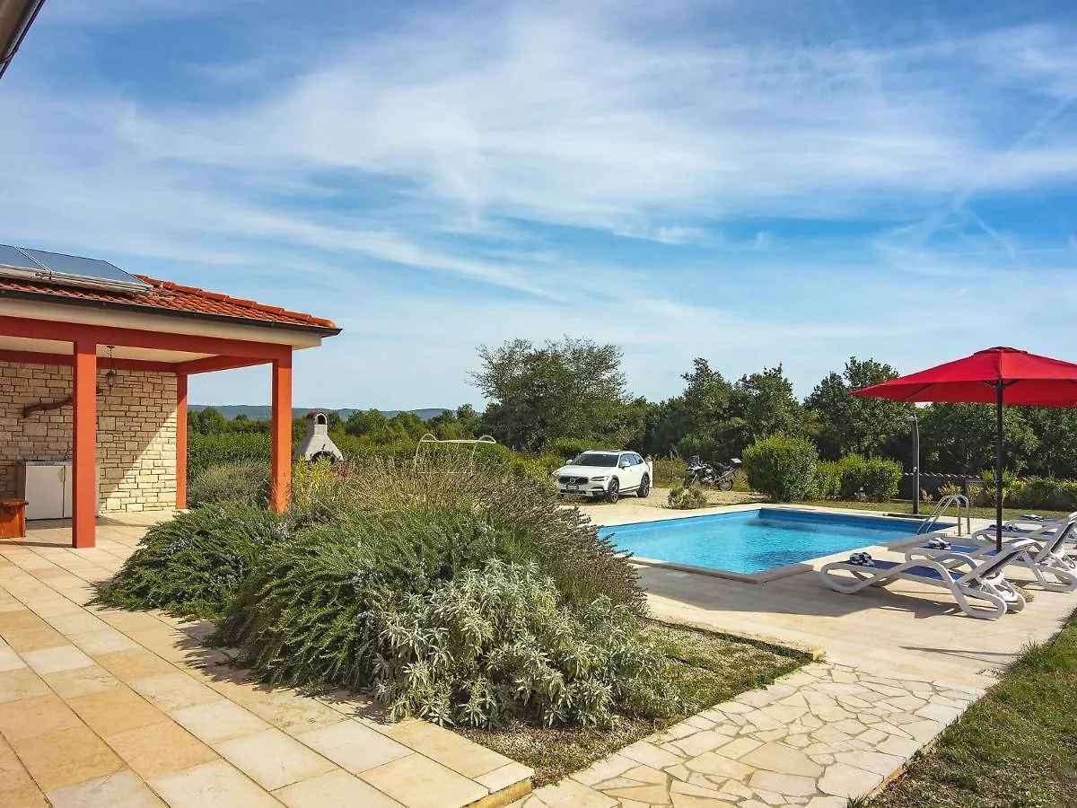 Villa With Pool 1 Km From The Beach Rebici