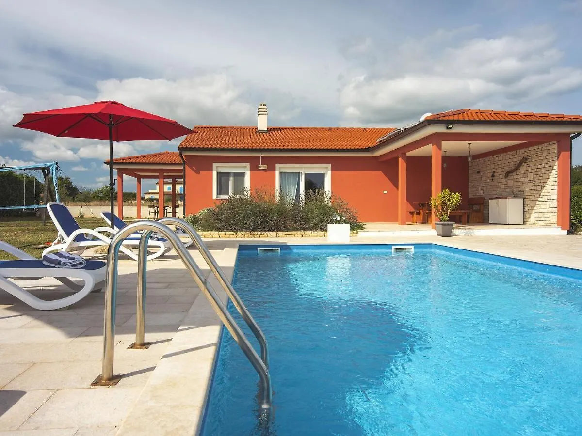 Villa With Pool 1 Km From The Beach Rebici