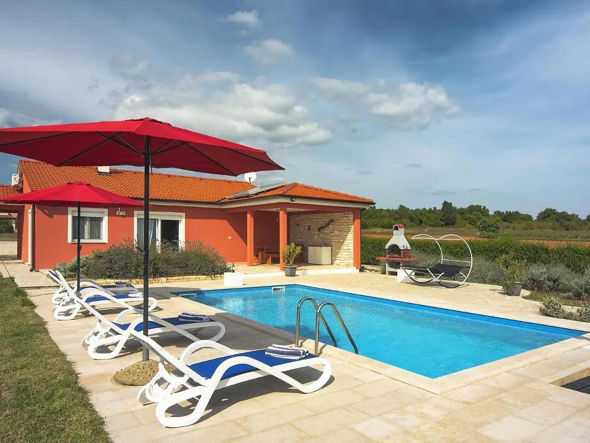 Villa With Pool 1 Km From The Beach Rebici