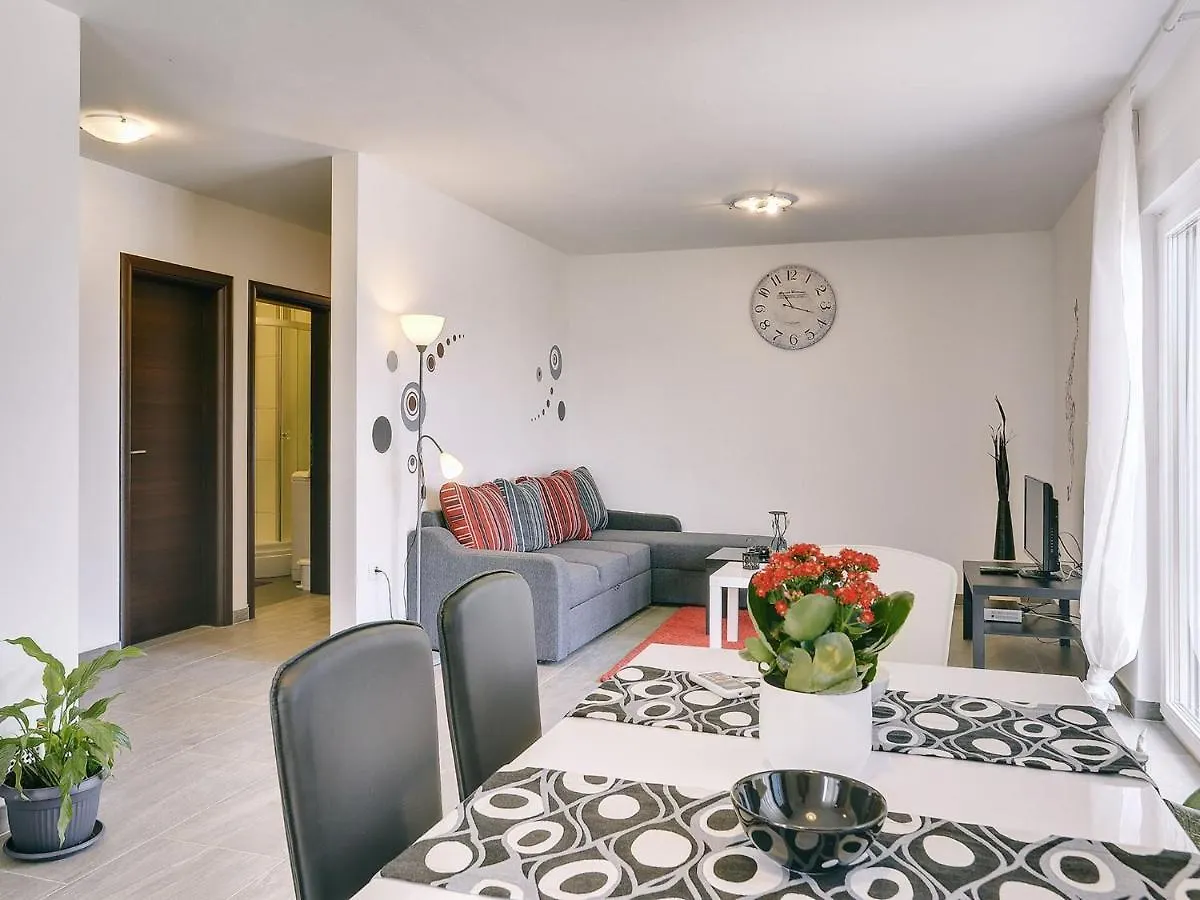 Villa With Pool 1 Km From The Beach Rebici 0*,