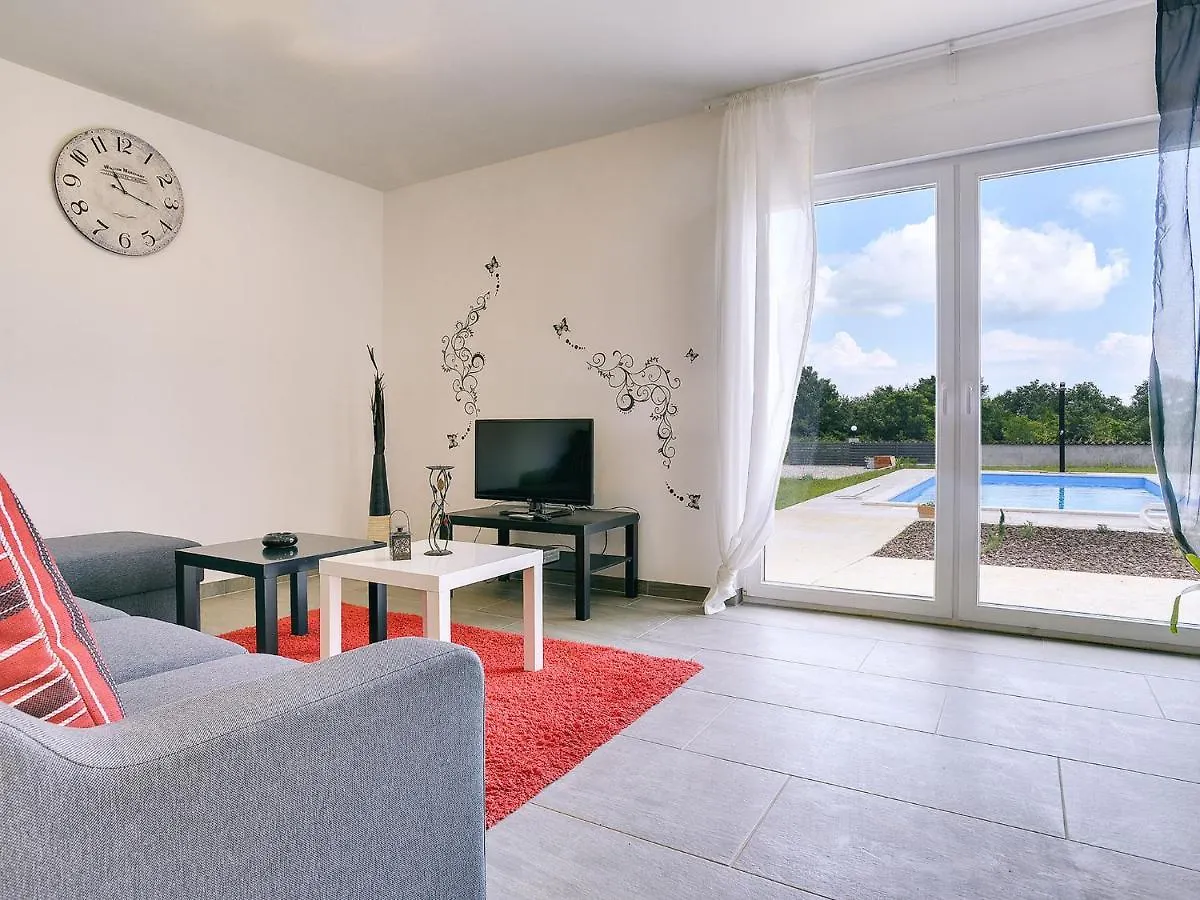 Villa With Pool 1 Km From The Beach Rebici