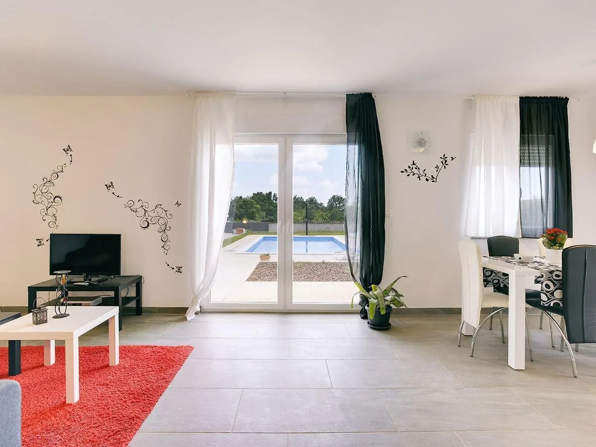 Villa With Pool 1 Km From The Beach Rebici