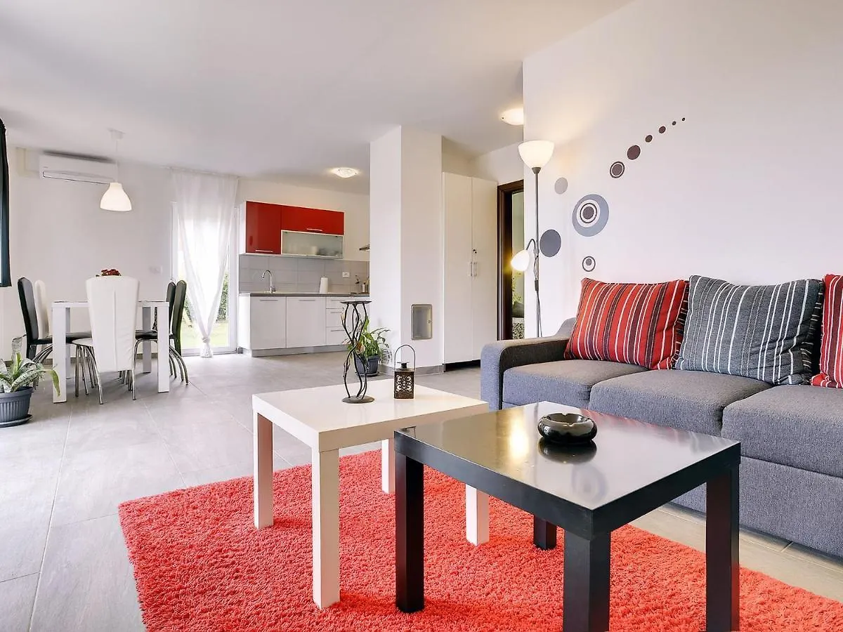 Villa With Pool 1 Km From The Beach Rebici