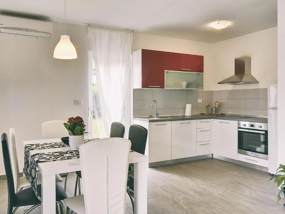 Villa With Pool 1 Km From The Beach Rebici
